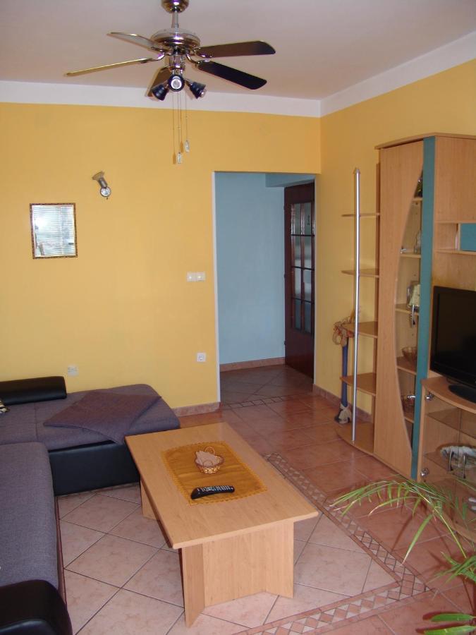 Apartments Bozica Krk Town Exterior photo