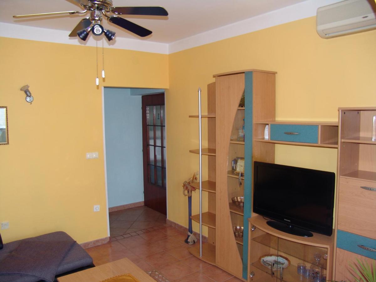Apartments Bozica Krk Town Exterior photo
