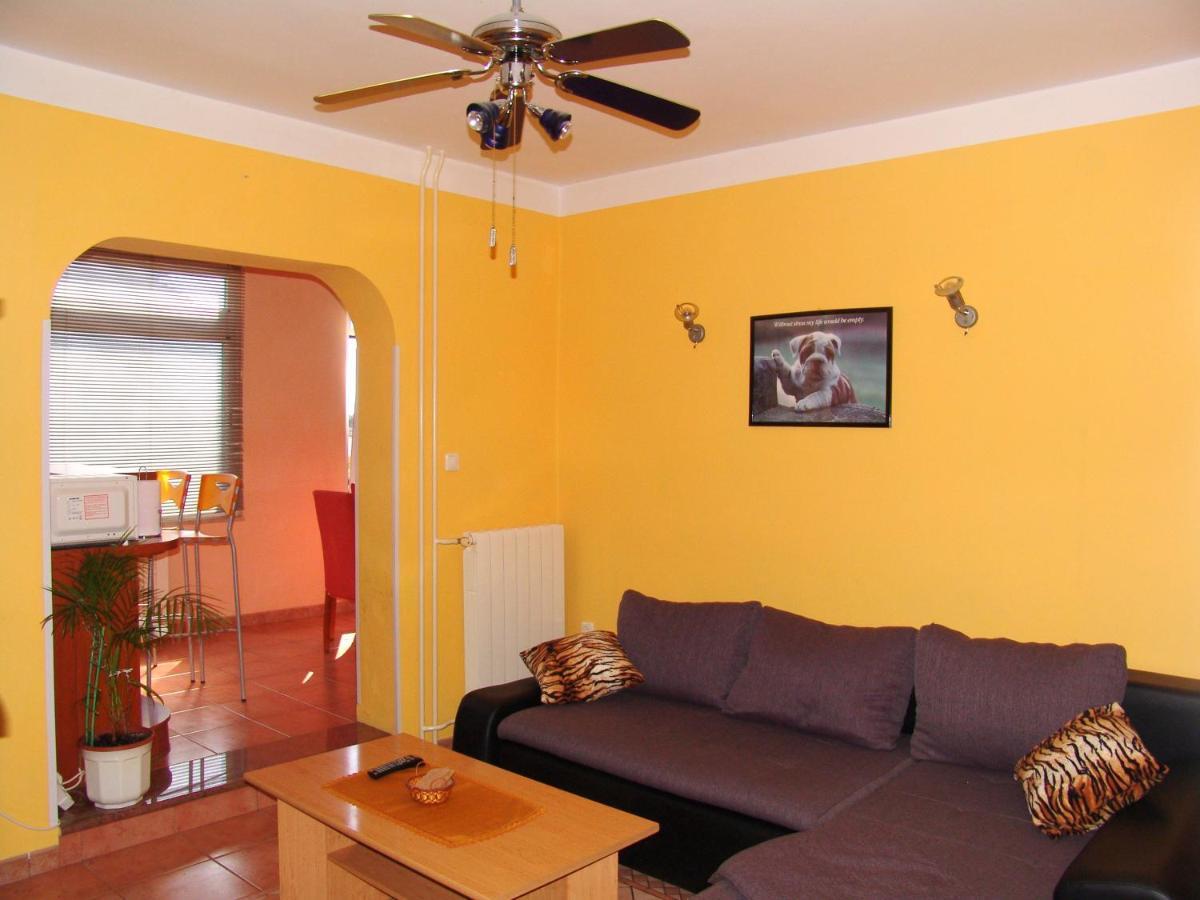 Apartments Bozica Krk Town Exterior photo